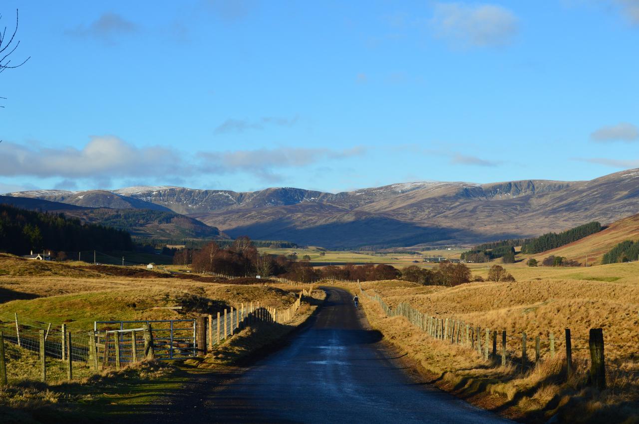 Glen Clova Hotel & Luxury Lodges Millton of Clova Exterior foto